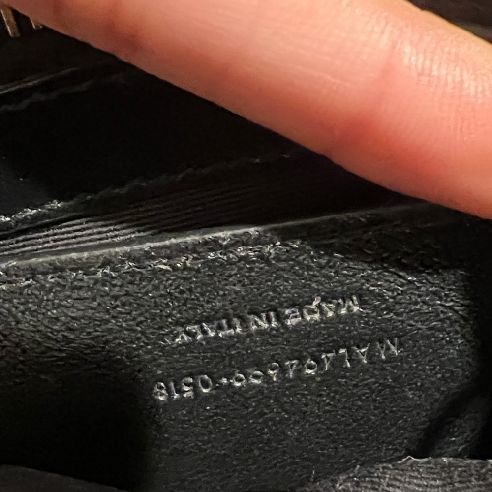 Saint Laurent - Loulou Small Leather Shoulder Bag - Black - Picture 12 of 15